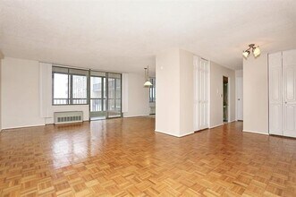 Building Photo - 300 Winston Dr