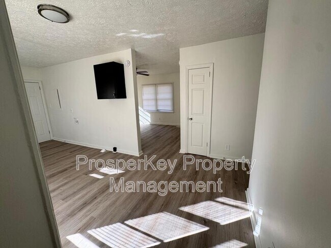 Building Photo - 4211 Searcy St