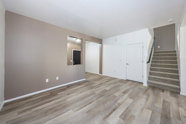 Foto del edificio - 718 S Harry P Stagg Dr