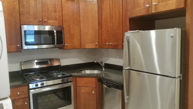 Building Photo - 7 High Street Pl