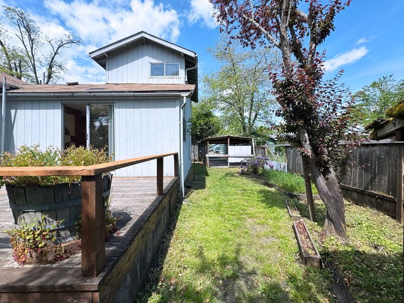 310 1/2 East 31st Avenue - 310 1/2 East 31st Avenue