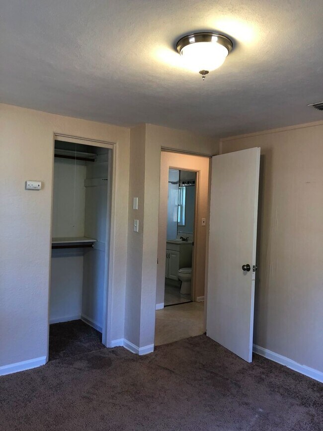 Building Photo - 3 Bed 1 Bath Home | Pet Friendly | Washer ...