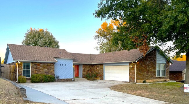 Building Photo - Midwest City Gem: Spacious 3 Bed, 2 Bath H...