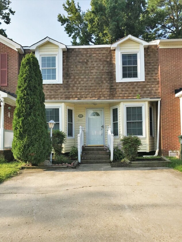 Primary Photo - Attached 3 Bedroom 2.5 Bath Townhome