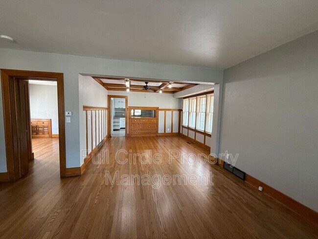 Foto del edificio - 351 N Clarmar Ave