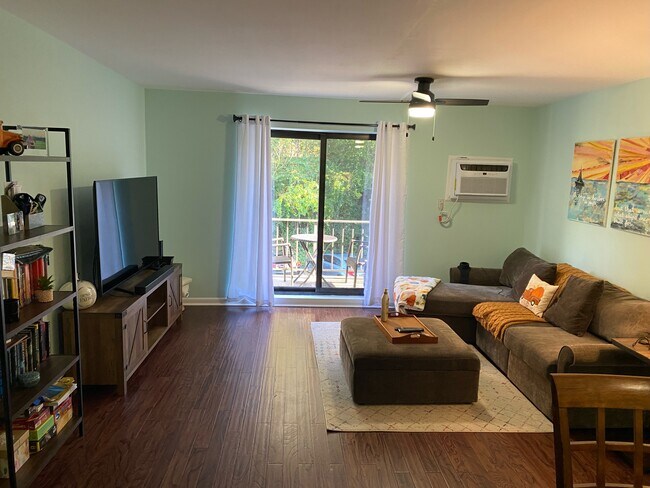 Living room area - 400 Glendale Rd
