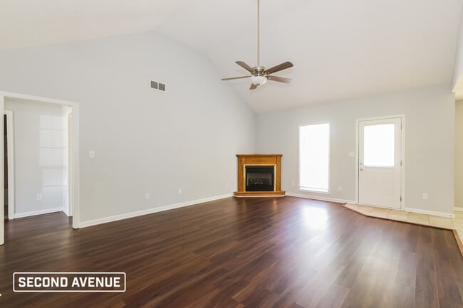 Building Photo - 512 Gatewood Dr