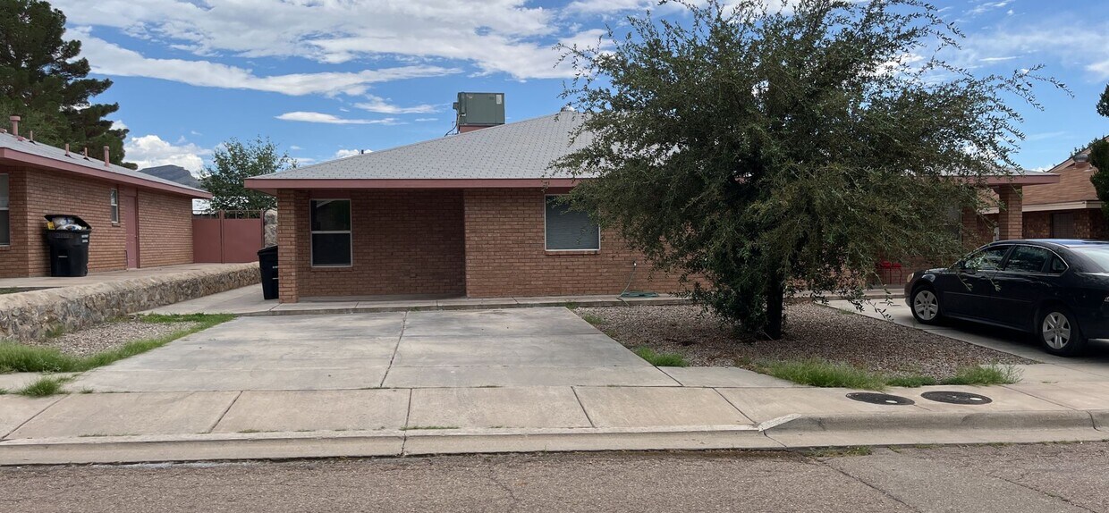 Primary Photo - 2 Bedroom/2Bath Duplex Apartment