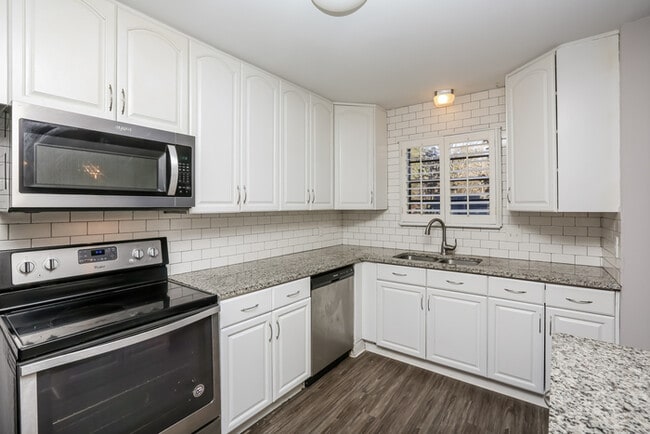 Building Photo - 218 Shenandoah Rd N