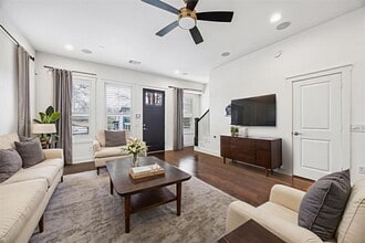 Building Photo - 2520 Bluebonnet Ln