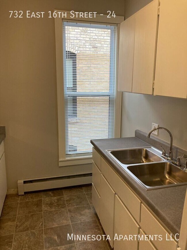 Building Photo - Newly Renovated 1 Bedroom!