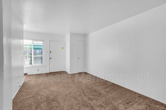 Building Photo - 503 S 26th St