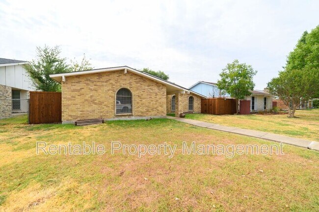 Foto del edificio - 4220 Woodbluff Dr