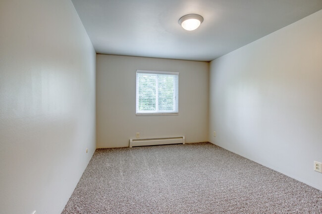 Bedroom - Richmond Hills Apartments