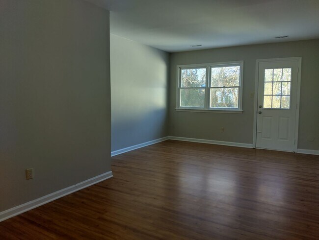 Foto del edificio - Newly Renovated 2bd/1ba apartment