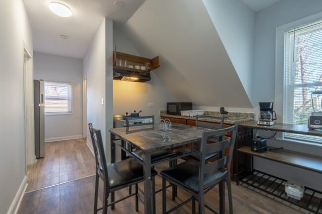 Foto del edificio - 4926 W Medill Ave