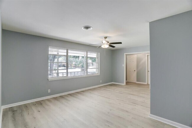 Foto del edificio - 5722 W 43rd St