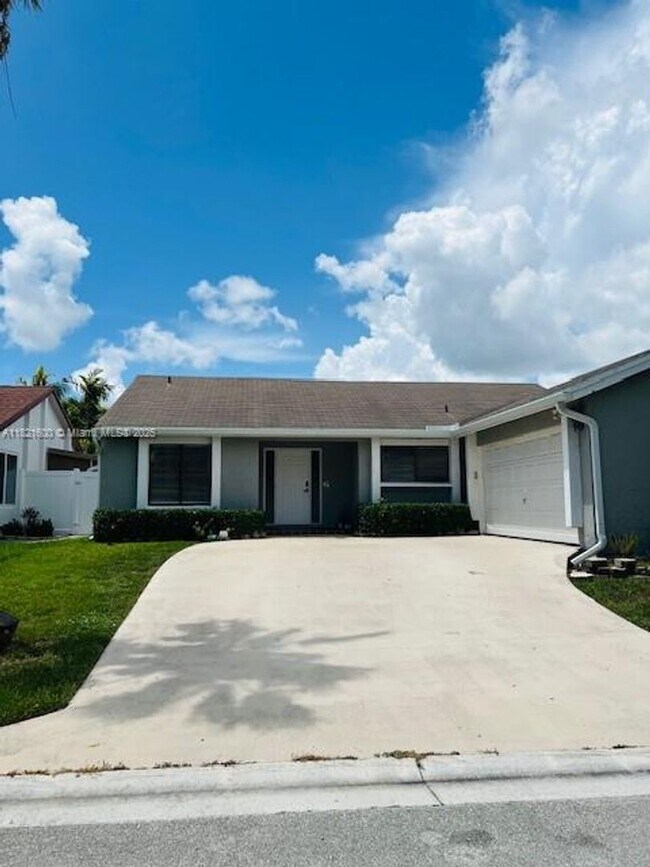 Foto del edificio - 21838 Rainberry Park Cir