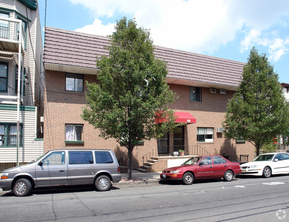 Building Photo - 328-330 59th St