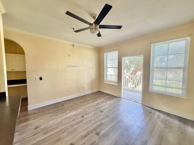 Foto del edificio - 860 N Orange Ave