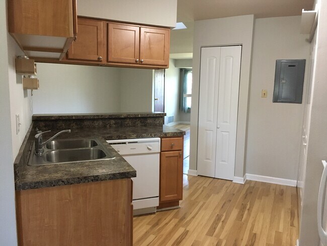 Foto del edificio - 1353 E Wyndham Cir