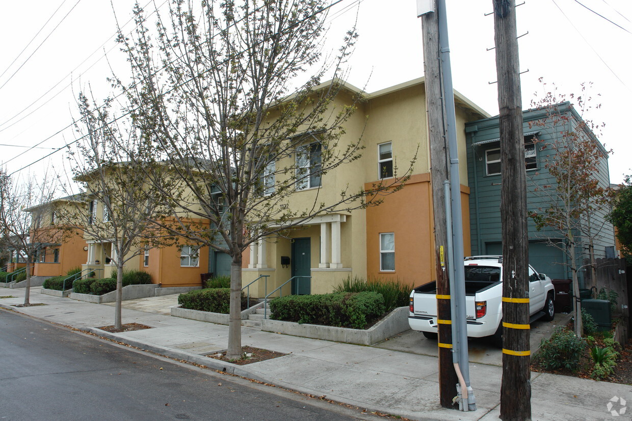 Foto principal - 1122 Kains Ave