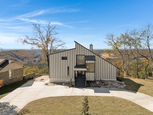 Foto del edificio - 294 Shades Crest Rd