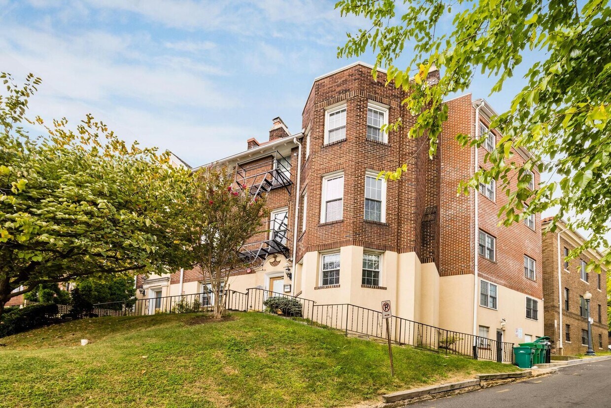 Updated and Open Plan One Bed/One Bath 16... - Updated  and Open Plan One Bed/One Bath 16...