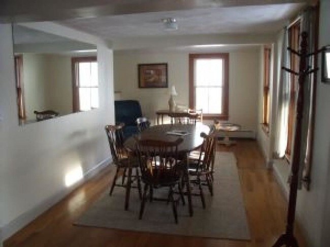 Foto del edificio - 87 Narragansett Ave