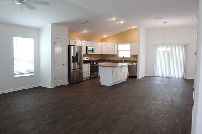 Building Photo - 278 Pelchat Pl