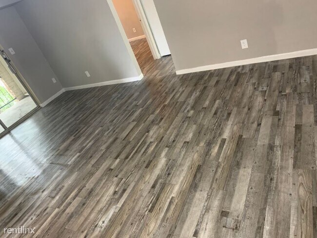 Building Photo - 3 br, 3 bath Apartment - 6625 S Hulen St