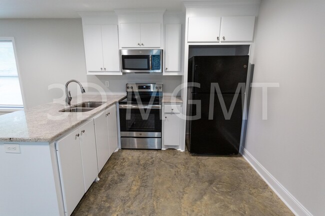 Building Photo - 104 Falcon Dr