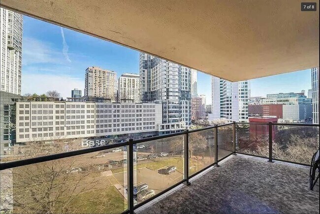 Foto del edificio - 270 Marin Blvd
