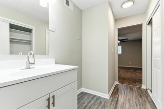 9400 Hurstbourne Park Blvd-101.jpg - The Rye Apartments