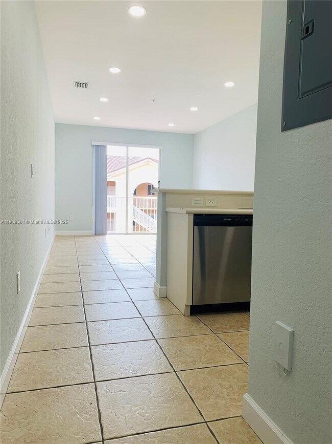 Foto del edificio - 17800 NW 73rd Ave