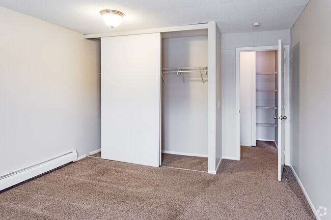 1BR, 1BA - Chanhassen Village