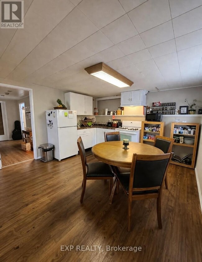 Photo du bâtiment - 898 Belvédère Ave
