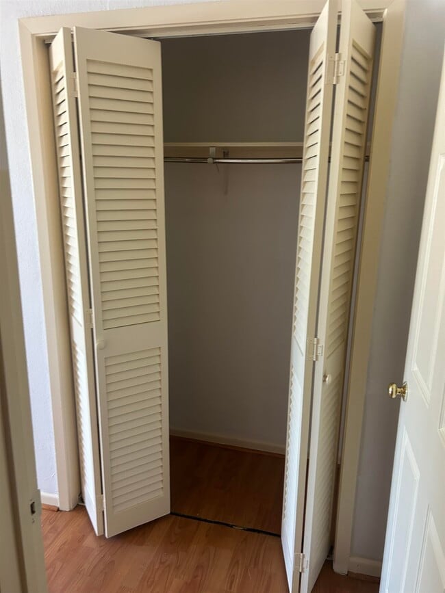 Building Photo - 108 Martingale