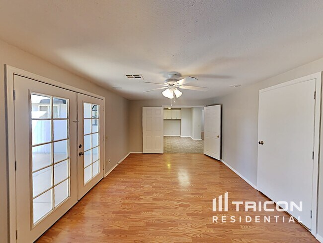 Building Photo - 2308 N Arrowhead Dr