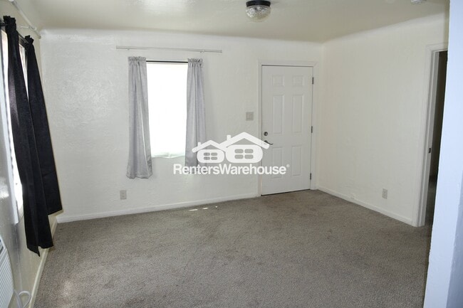Building Photo - 2532 E Adams St