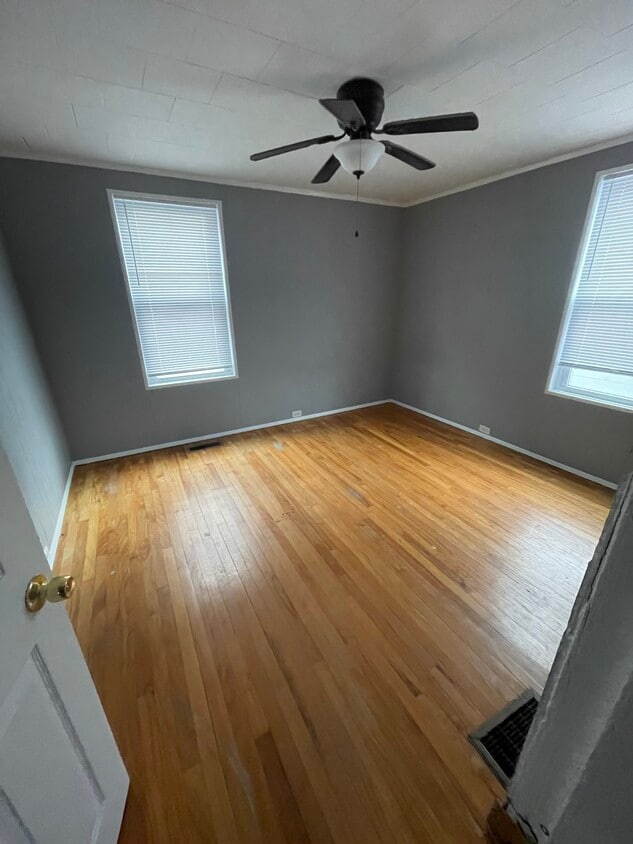 Primary Photo - 308 University Ave