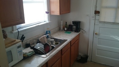 Building Photo - Available May 1st. Great one bed one bath ...