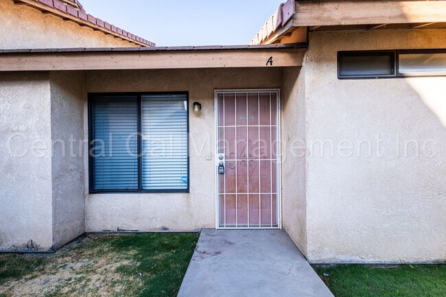 Foto del edificio - 8400 Laborough Dr