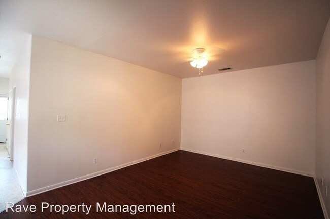 Building Photo - 2800 Southampton Way