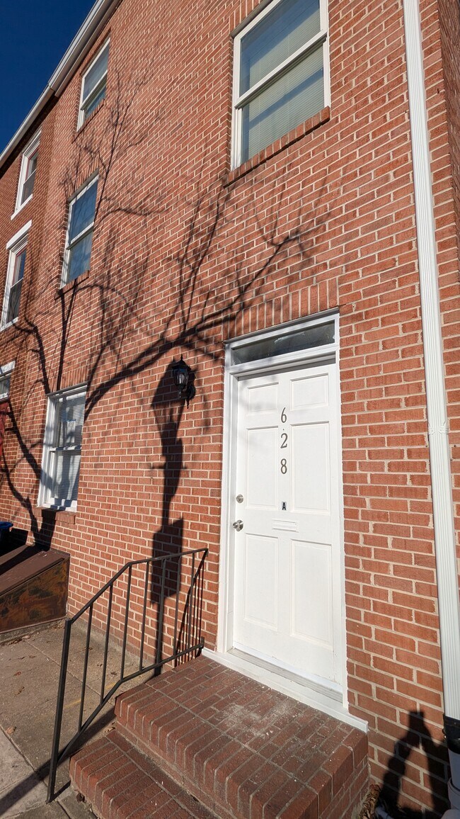 Building Photo - 628 Portland St