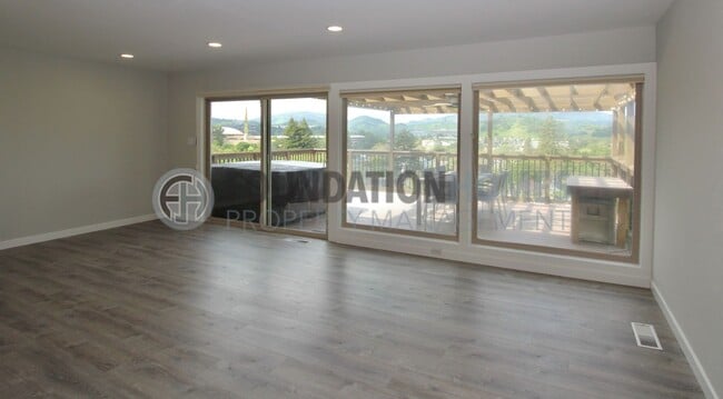 Building Photo - 17 Portola Ave