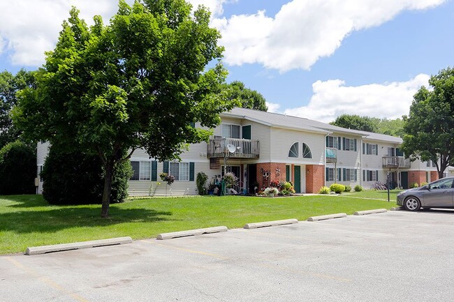 Building Photo - DEER RUN APARTMENTS