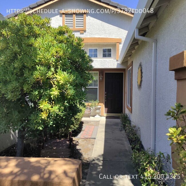 Building Photo - Spacious House in Elk Grove!