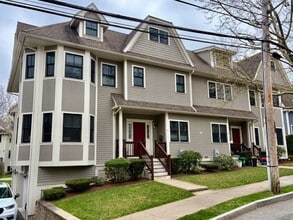 Building Photo - 18 5th Ave