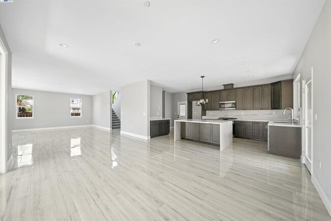 Building Photo - 5400 Mojave Way